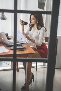 办公室 丝袜 呻吟 日,办公室丝袜诱惑下的呻吟之声