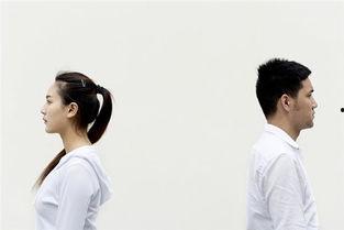 梦见老公对别人说爱她,老公对他人说爱意