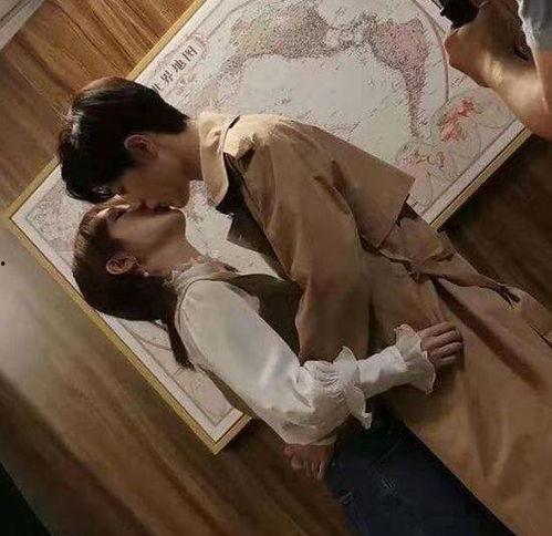 杨疑丝袜吻戏,激情四溢的浪漫瞬间